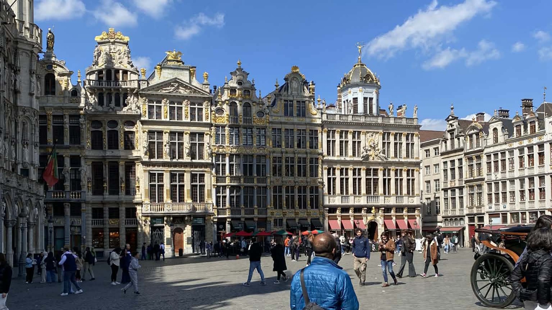 Bilden visar Grand place i Bryssel.