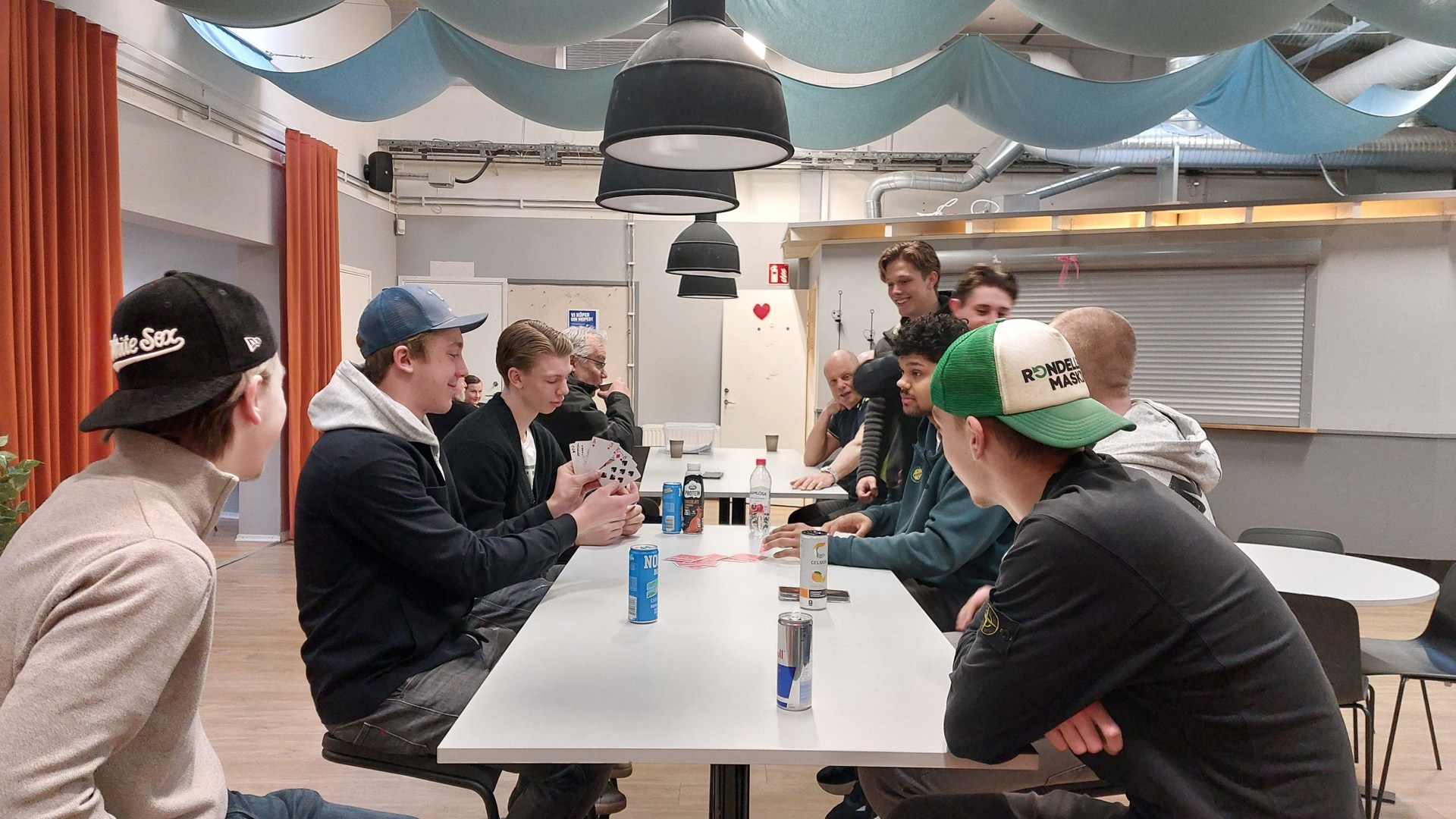 Bilden visar våra byggtreor i caféet.