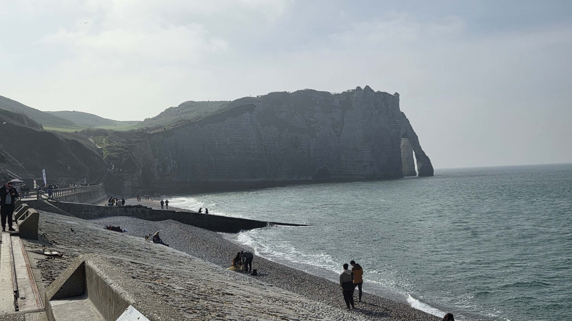 Strand utanför staden Etretat