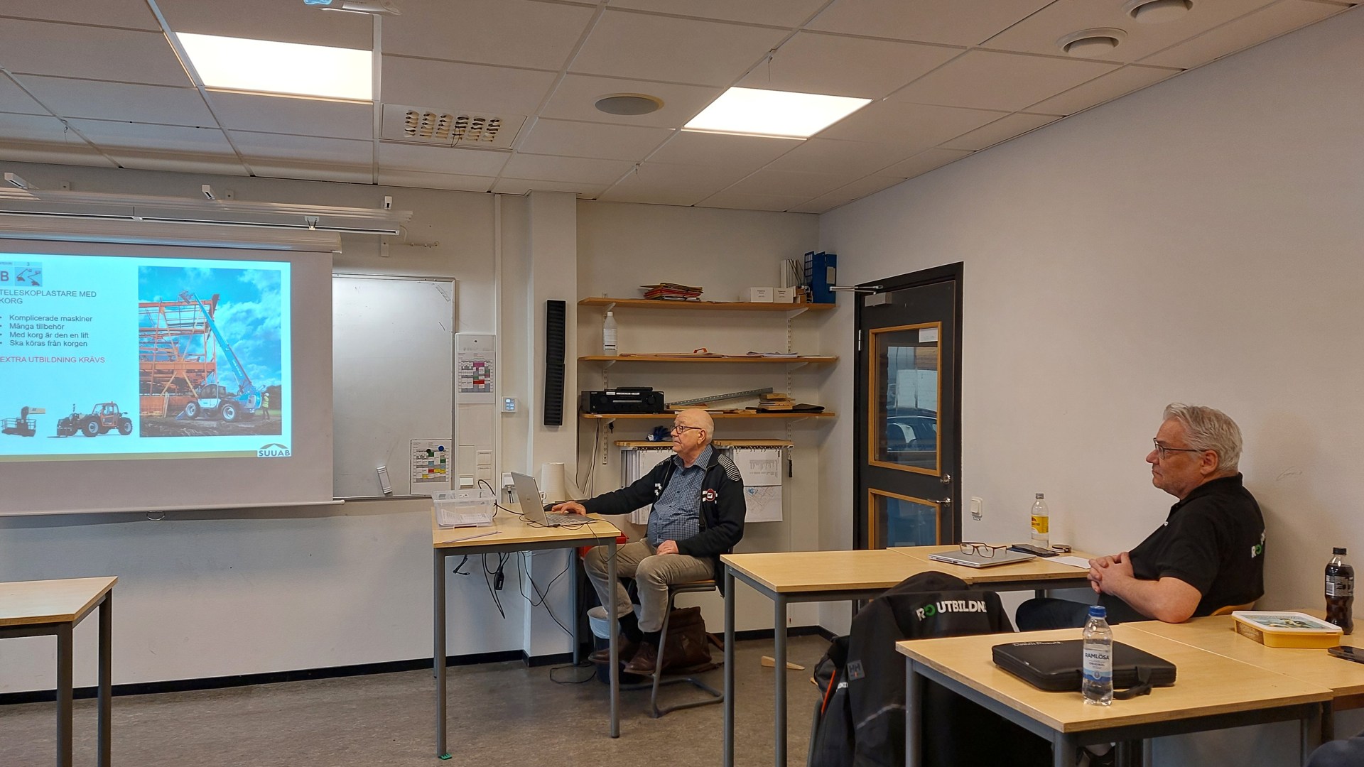 Bilden visar personal från RO Utbildning som genomför branschutbildningar med våra byggtreor.