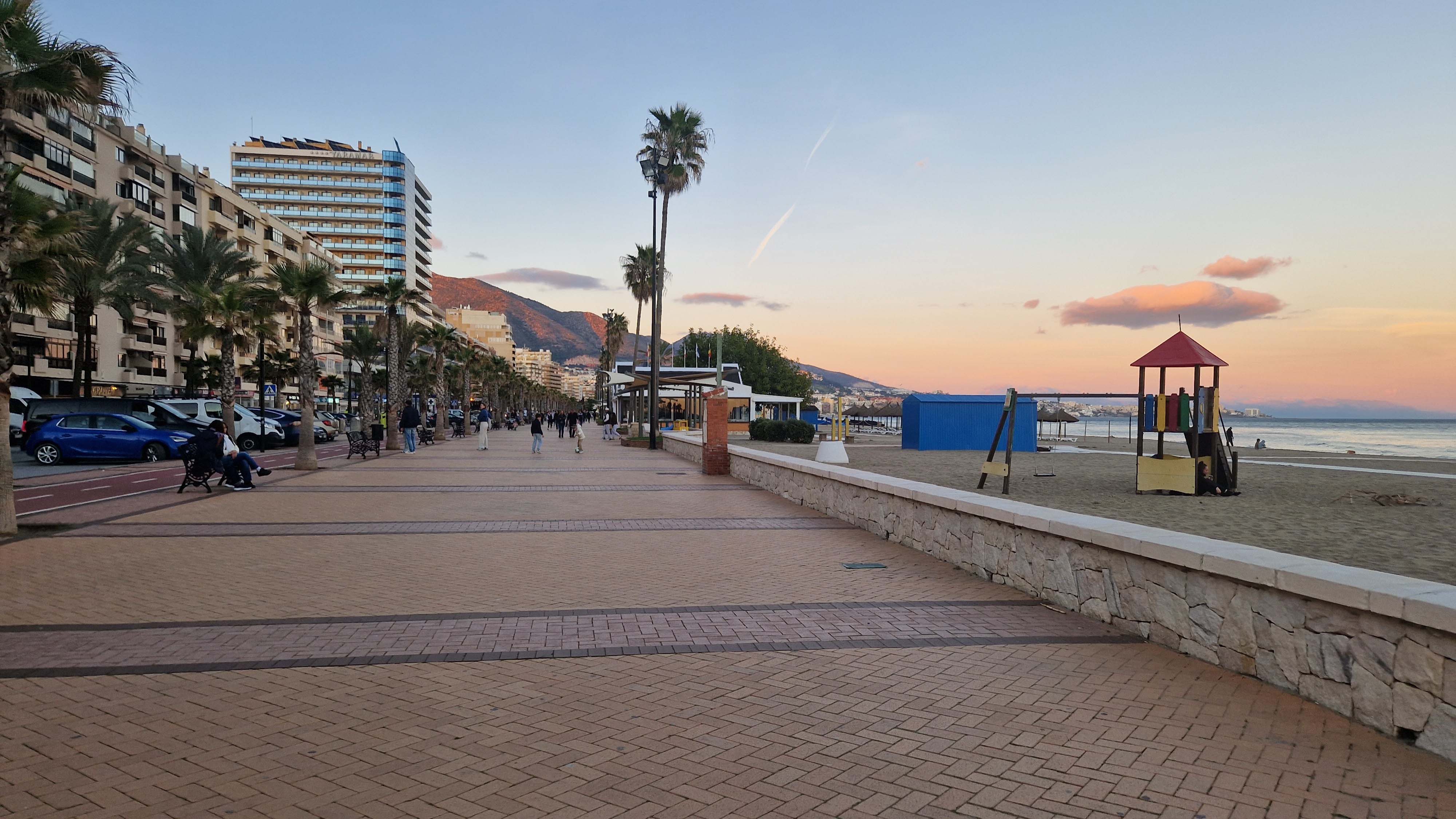 Bilden visar stranden i Fuengirola.