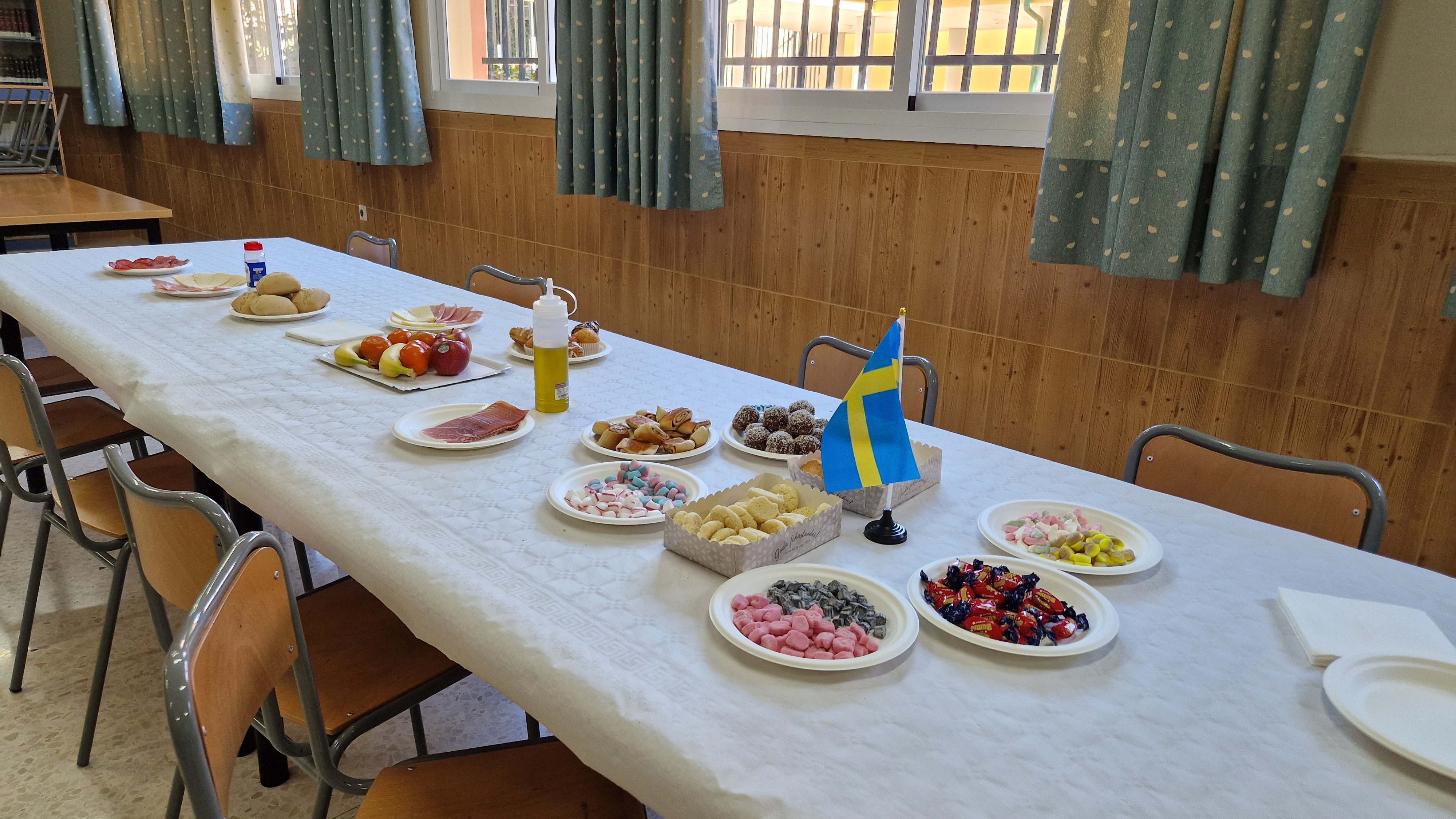 Bilden visar svenskt godis som våra elever hade med till våra spanska vänner.