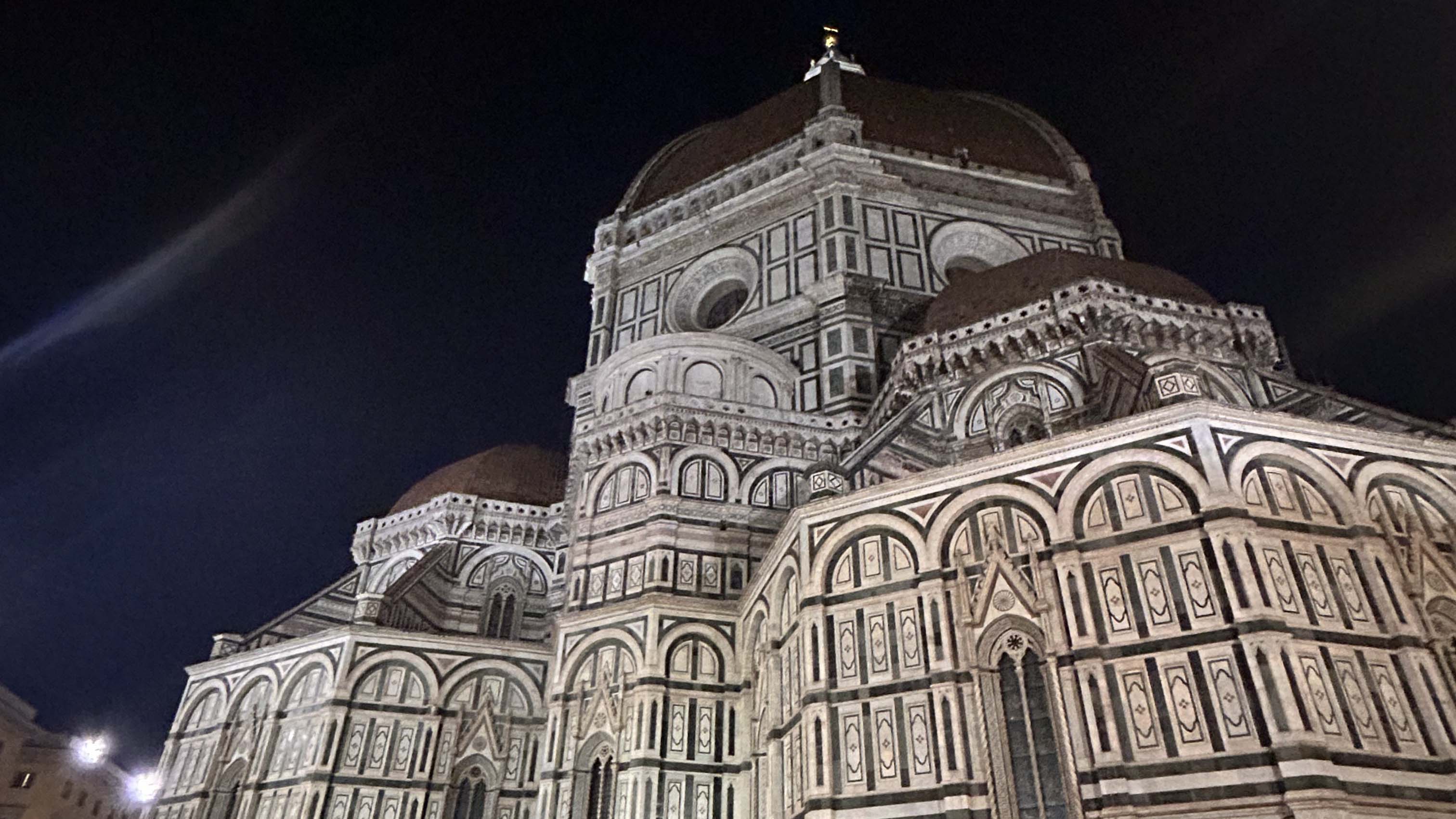 Bilden visar domen i Florens.