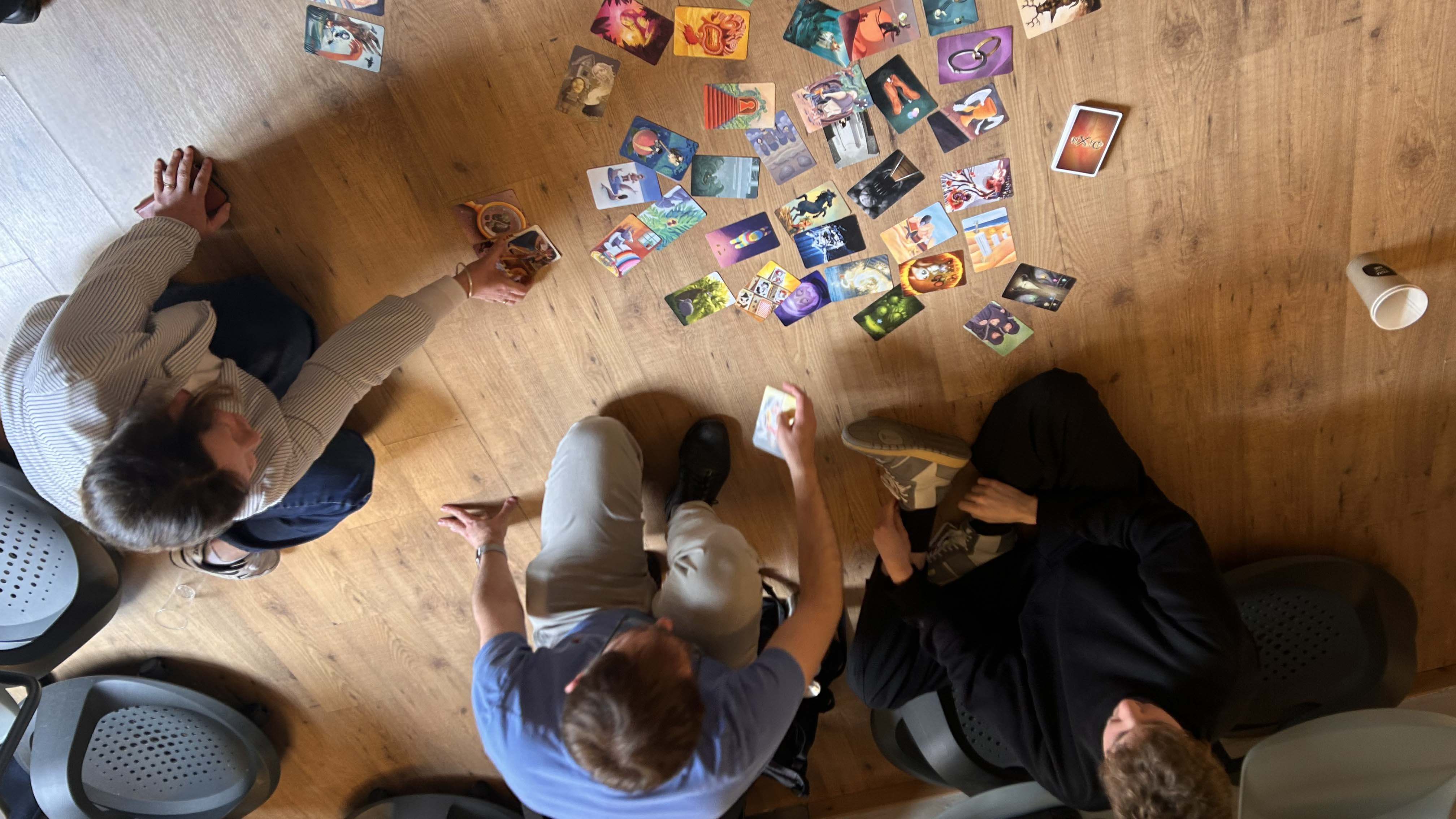 Bilden är från en workshop där kursdeltagarna resonerade kring bilder.