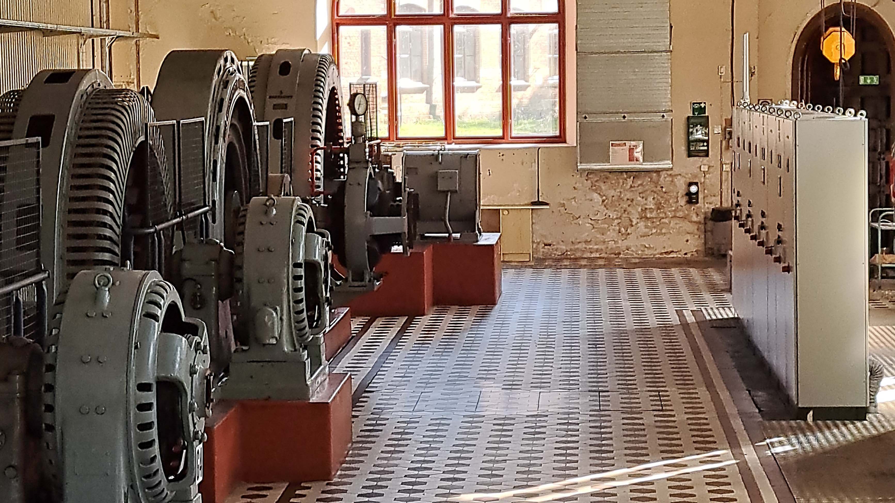 Studiebesök med eleverna från EE25 till Jonsereds kraftverk.