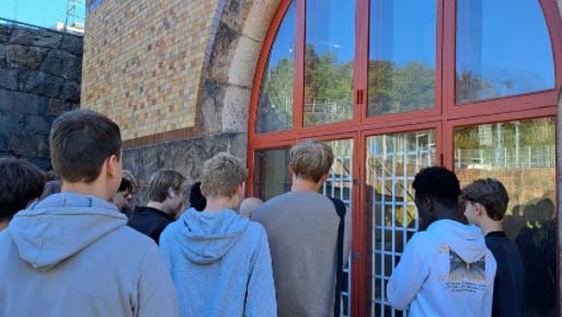 Bilden visar el-elevernas studiebesök i Jonsereds kraftverk.