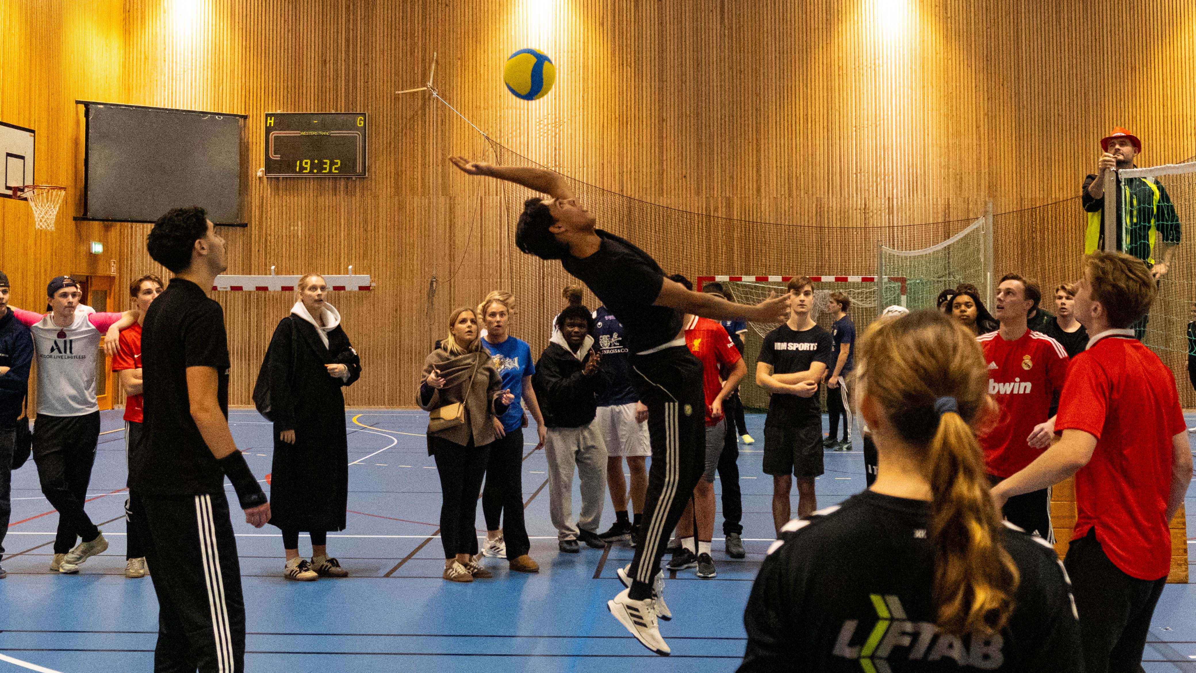 Bilden visar en volleybollmatch i Partille Arena.
