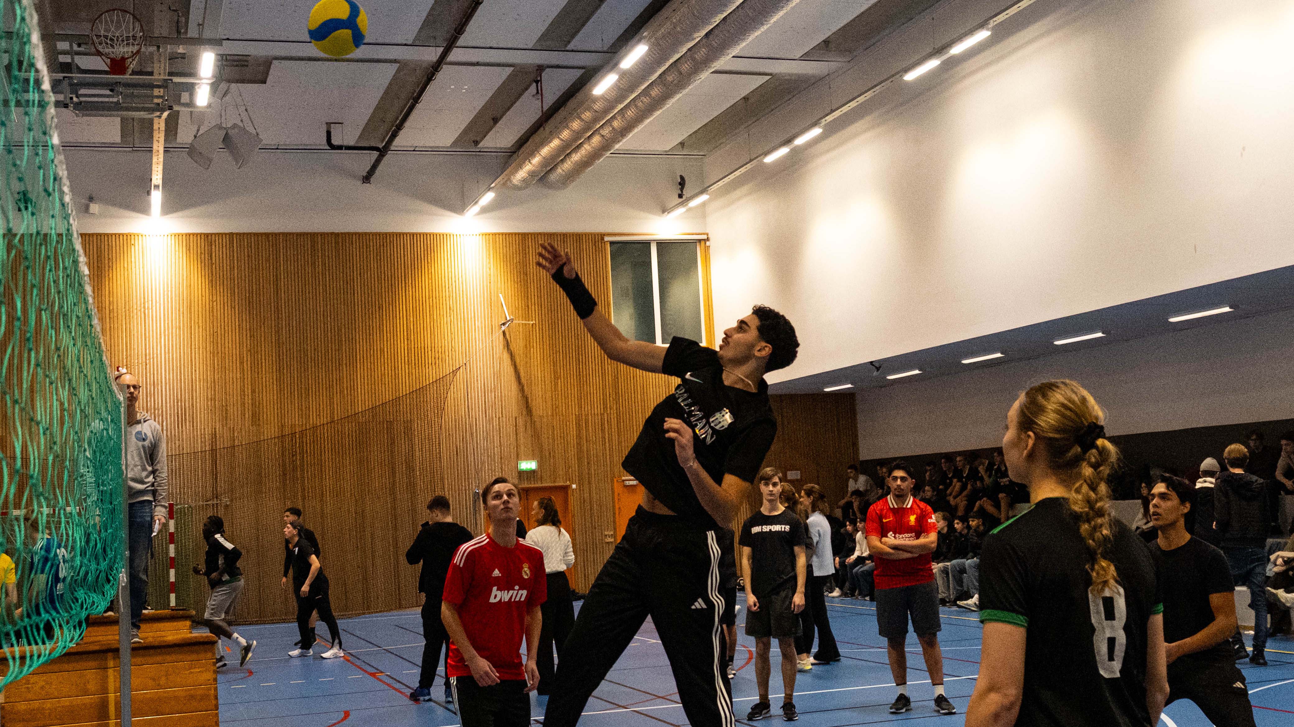 Bilden visar en höghöjdshoppsräddning.