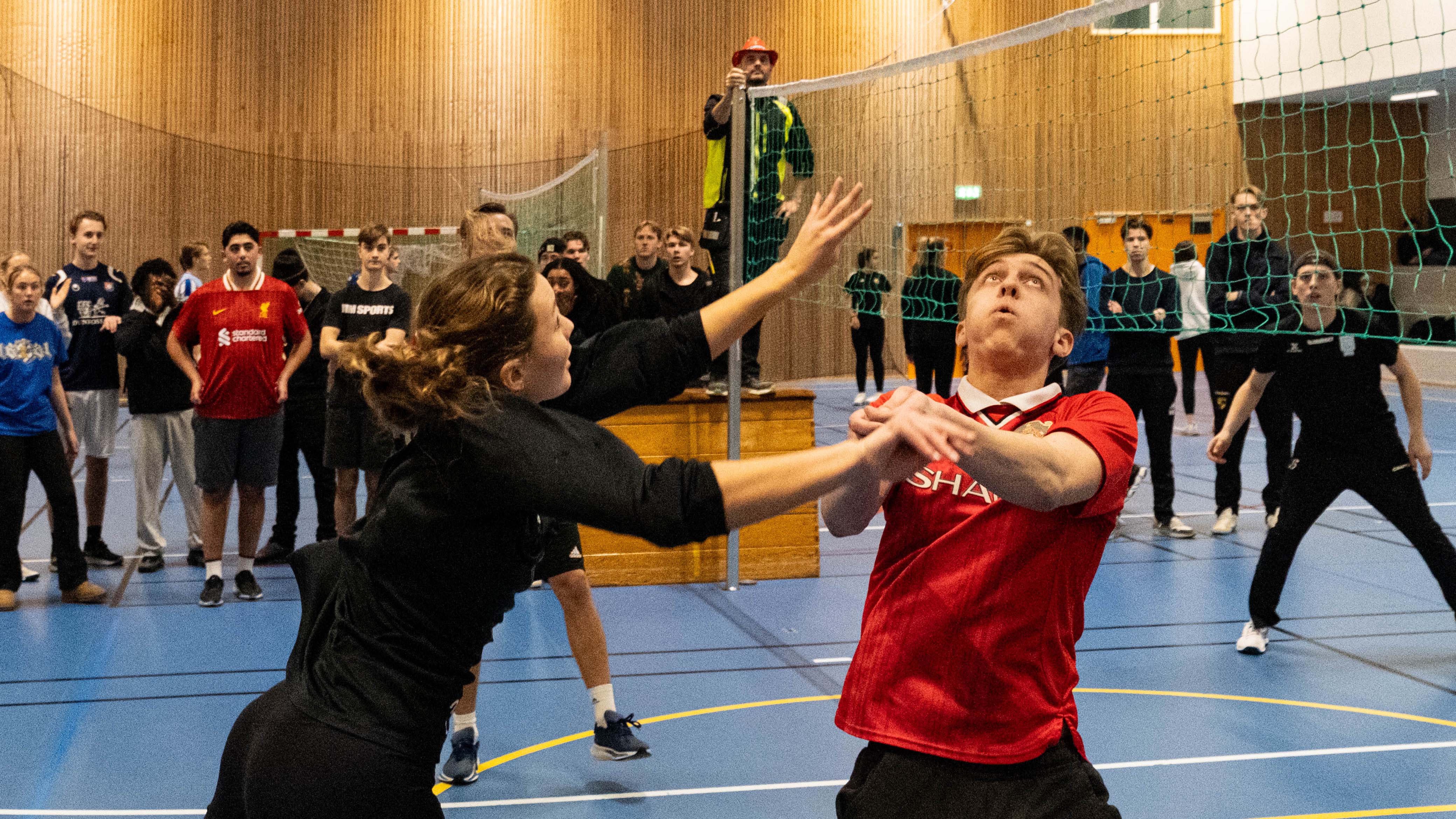 Bilden visar en spännande match.