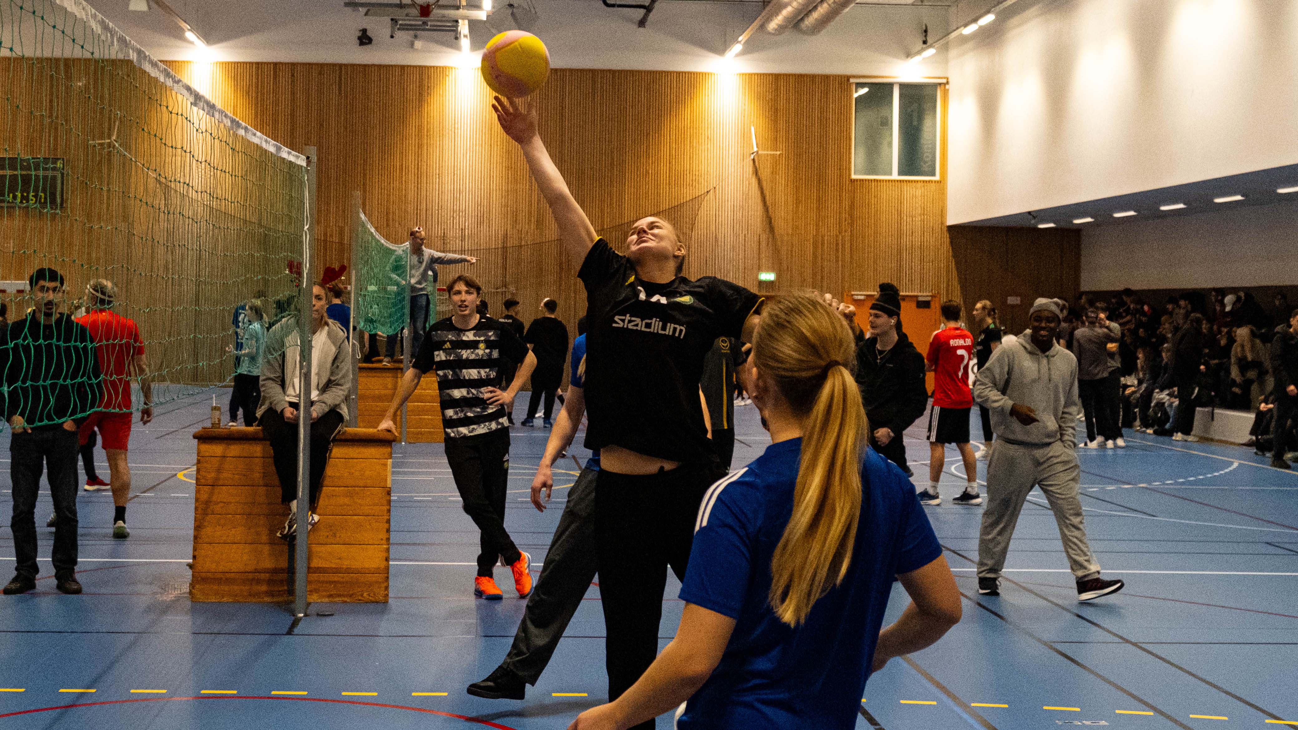 Bilden visar en spänstig räddning.