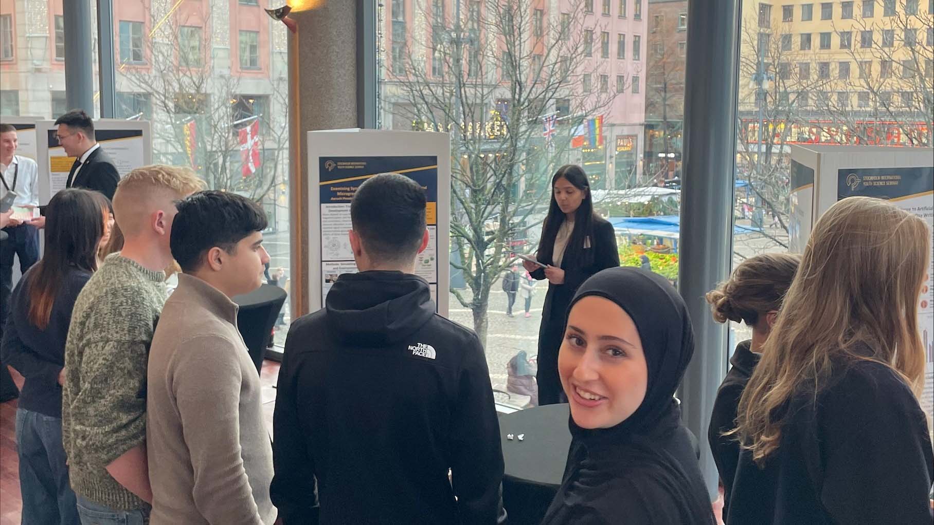 Bilden visar NA23 på rundvandring.