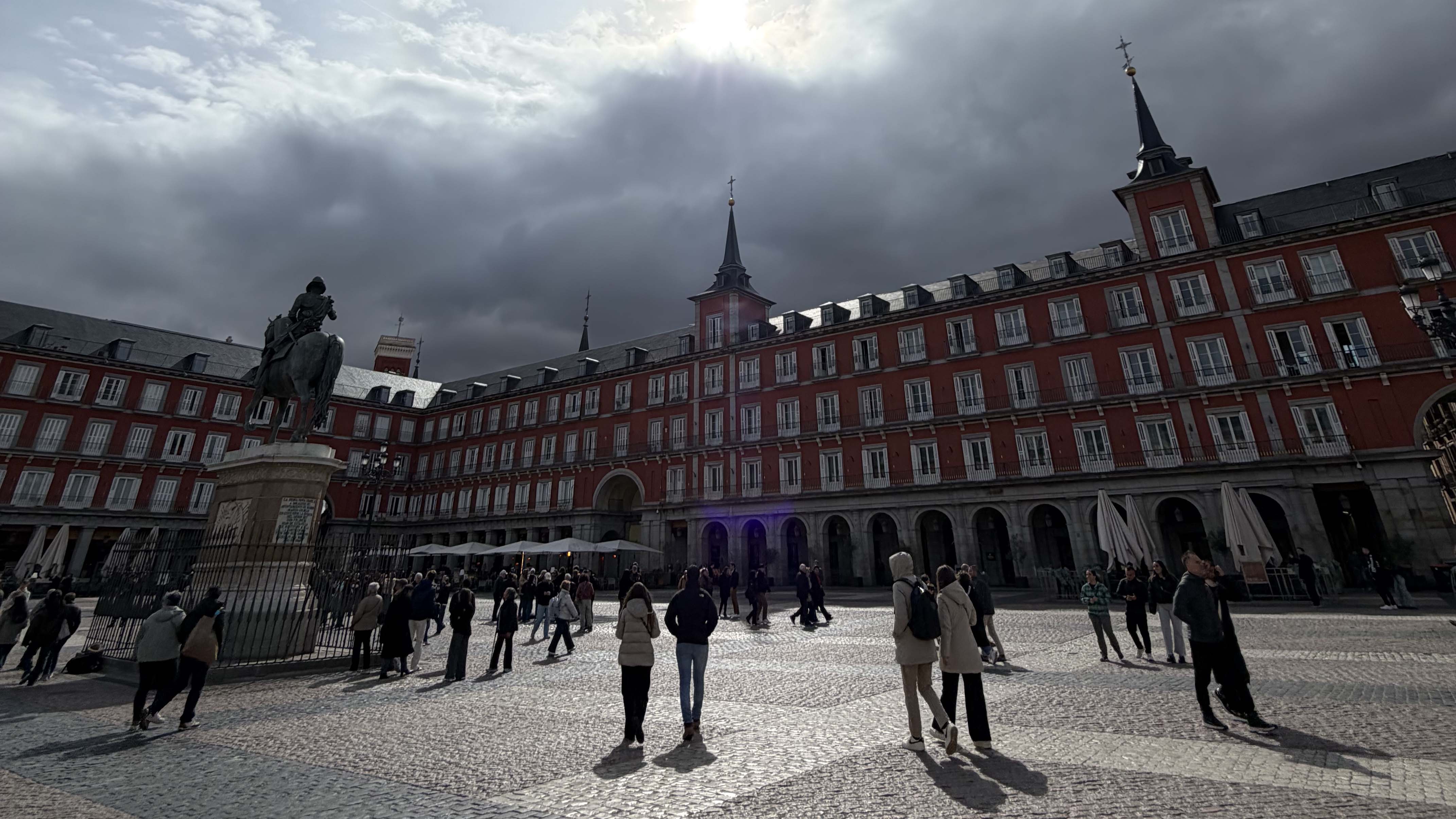 Bilden visar ytterligare ett torg i Spanien.
